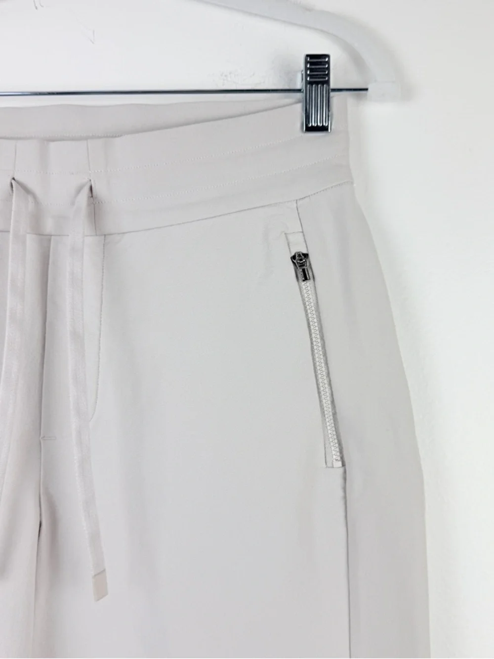 Athleta Headlands Hyrid Trek Jogger 6 Zip Pocket Travel Minimalist Athleisure